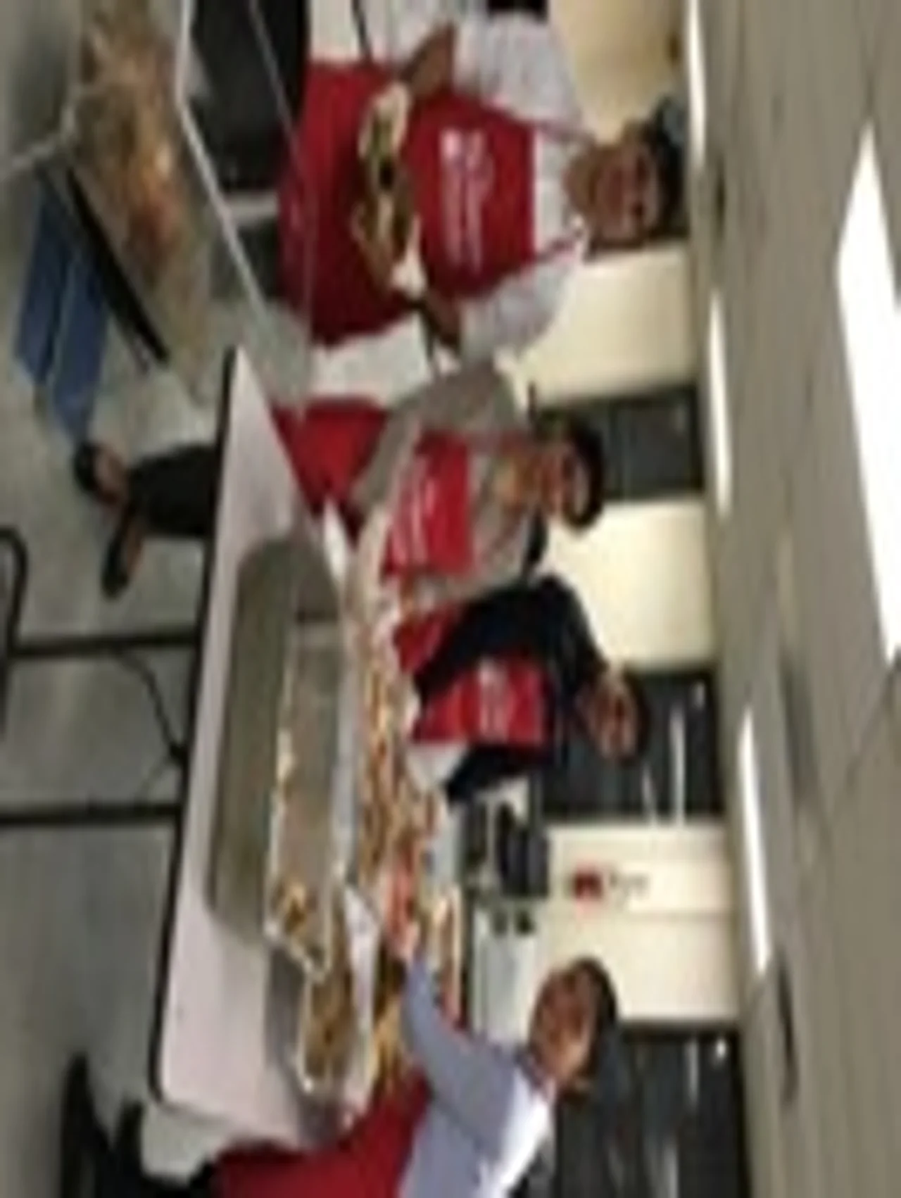 Americas Debt colleagues donated Thanksgiving meals to over 2,400 food-insecure families across the city.