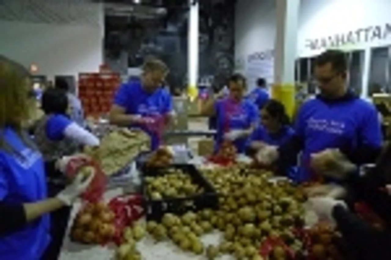 Over 40 volunteers packed 330 healthy holiday boxes during City Harvest’s weeklong Repack to Give Back.